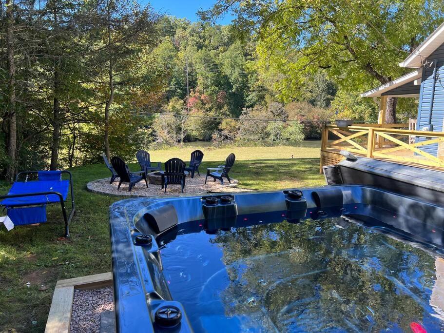 Riverside Relaxer W/Hot Tub+Fire Pit +Wifi & View Franklin Buitenkant foto