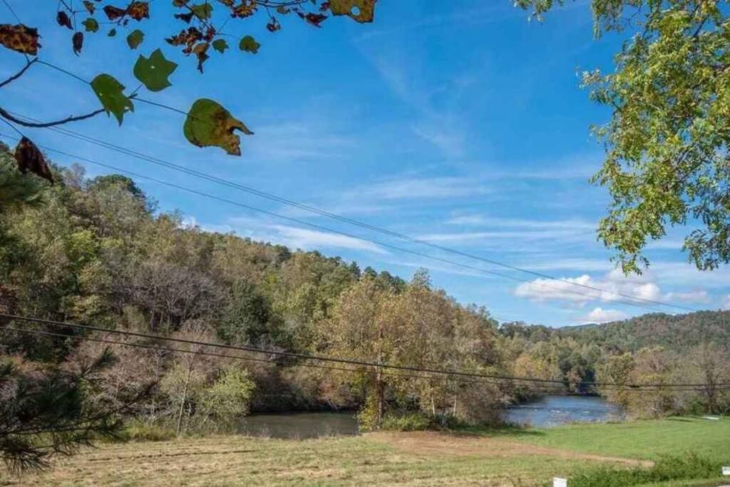 Riverside Relaxer W/Hot Tub+Fire Pit +Wifi & View Franklin Buitenkant foto