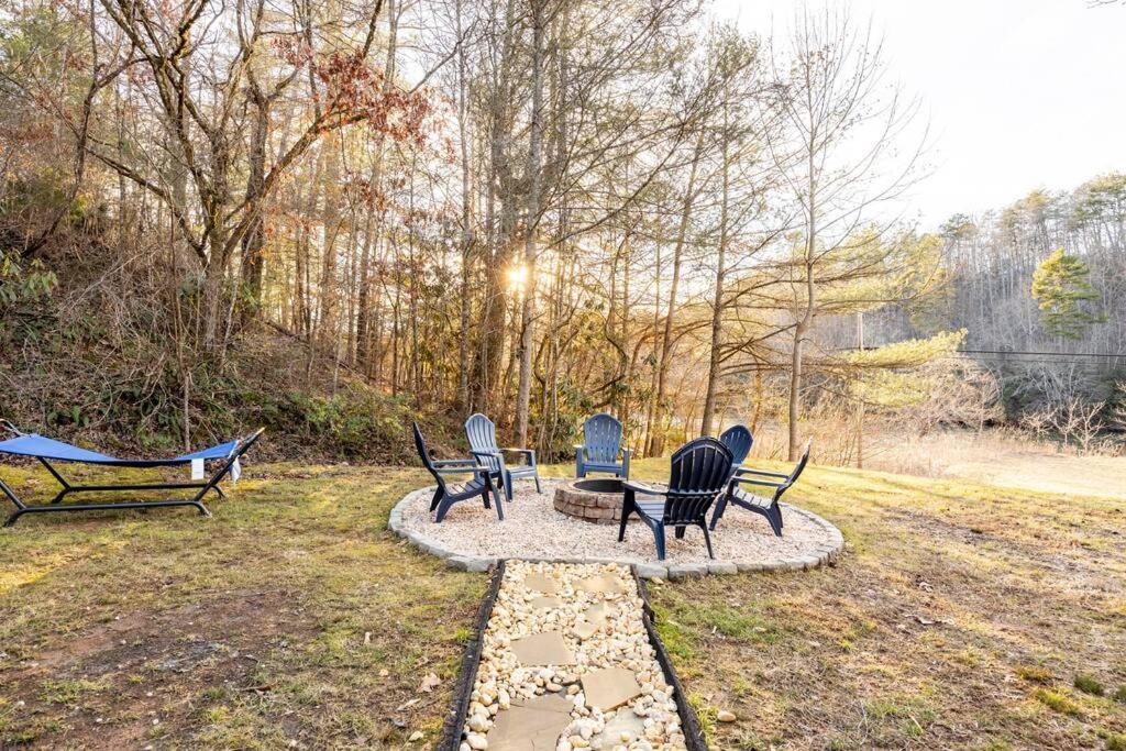 Riverside Relaxer W/Hot Tub+Fire Pit +Wifi & View Franklin Buitenkant foto